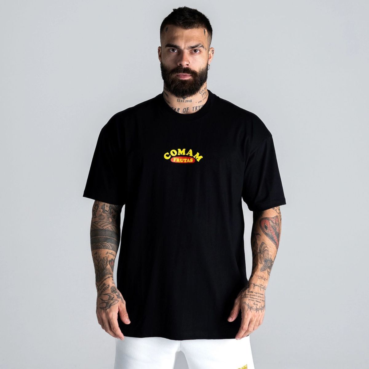 Camiseta Comam Frutas Morango Preta