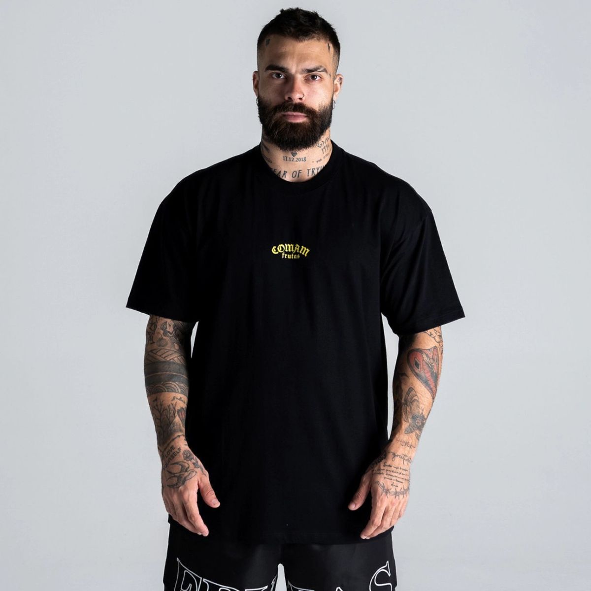 Camiseta Oversized Comam Frutas Abacaxi Preta