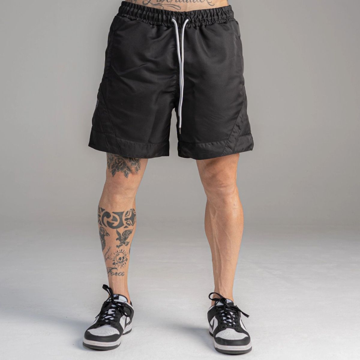 Shorts de Tactel Comam Frutas Preto