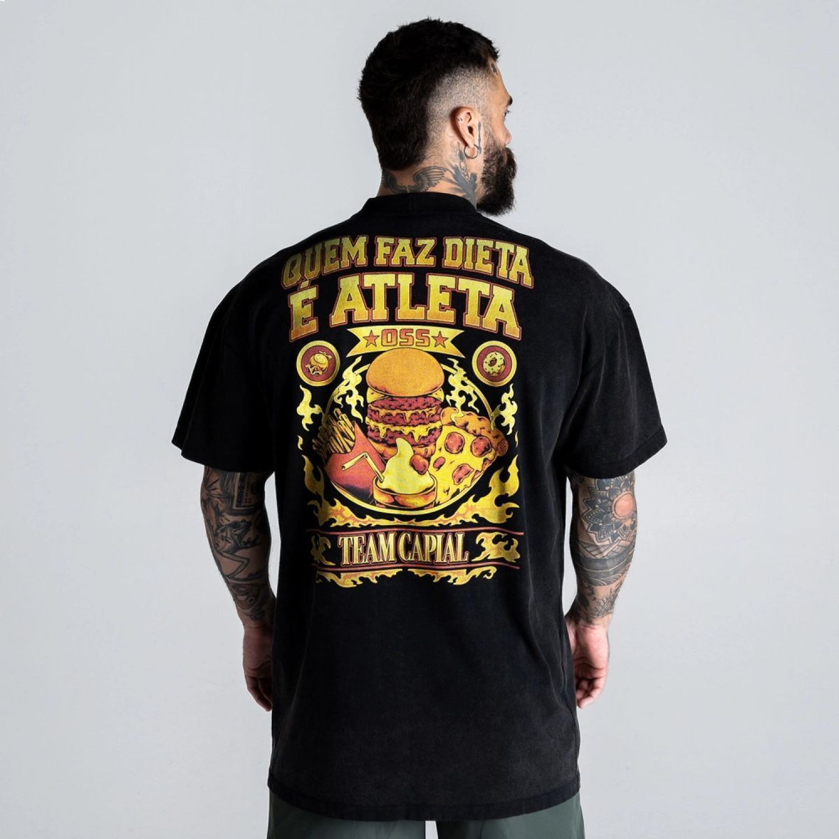 Camiseta Oversized Comam Frutas Quem faz Dieta é Atleta Preto