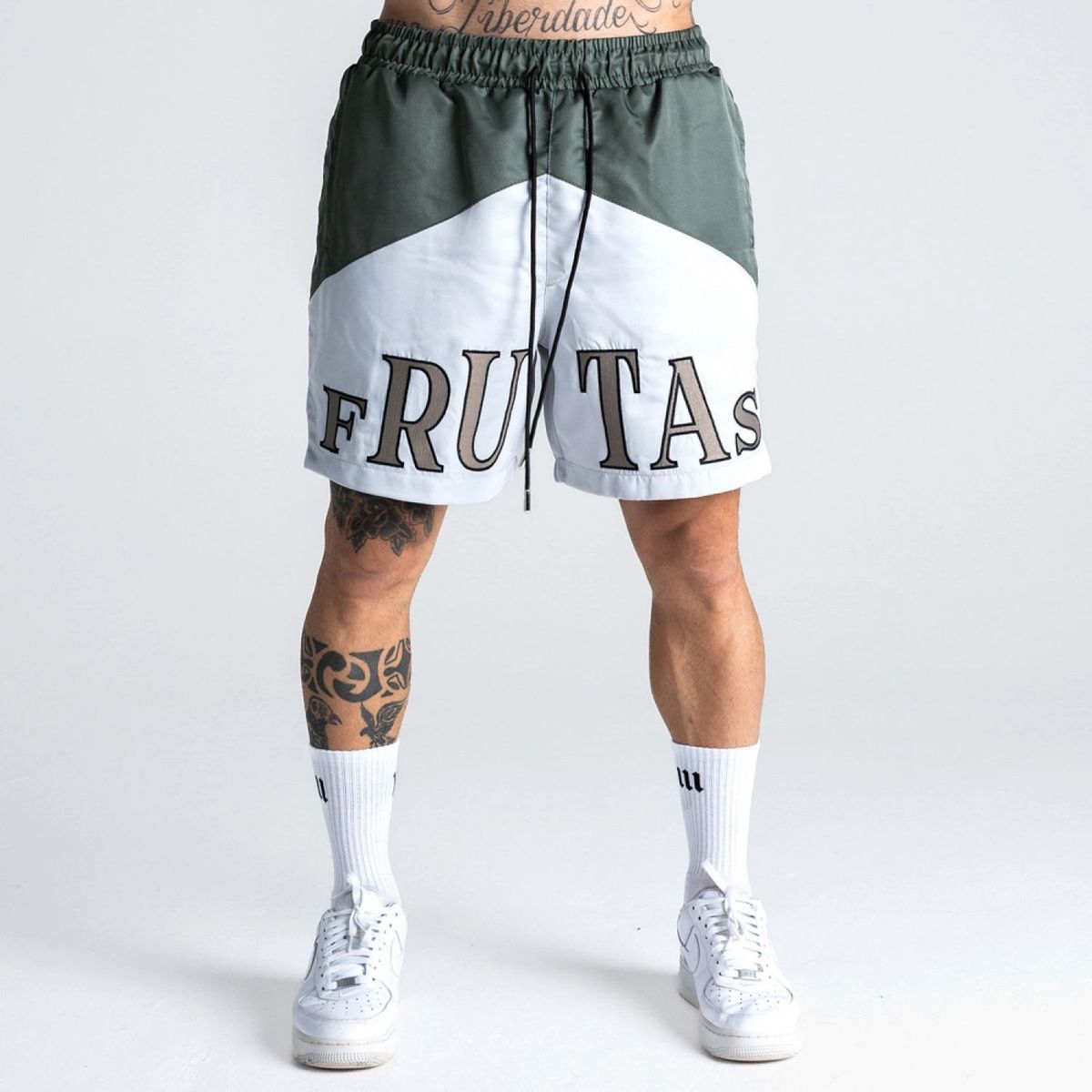 Shorts de Tactel Forrado Comam Frutas Verde