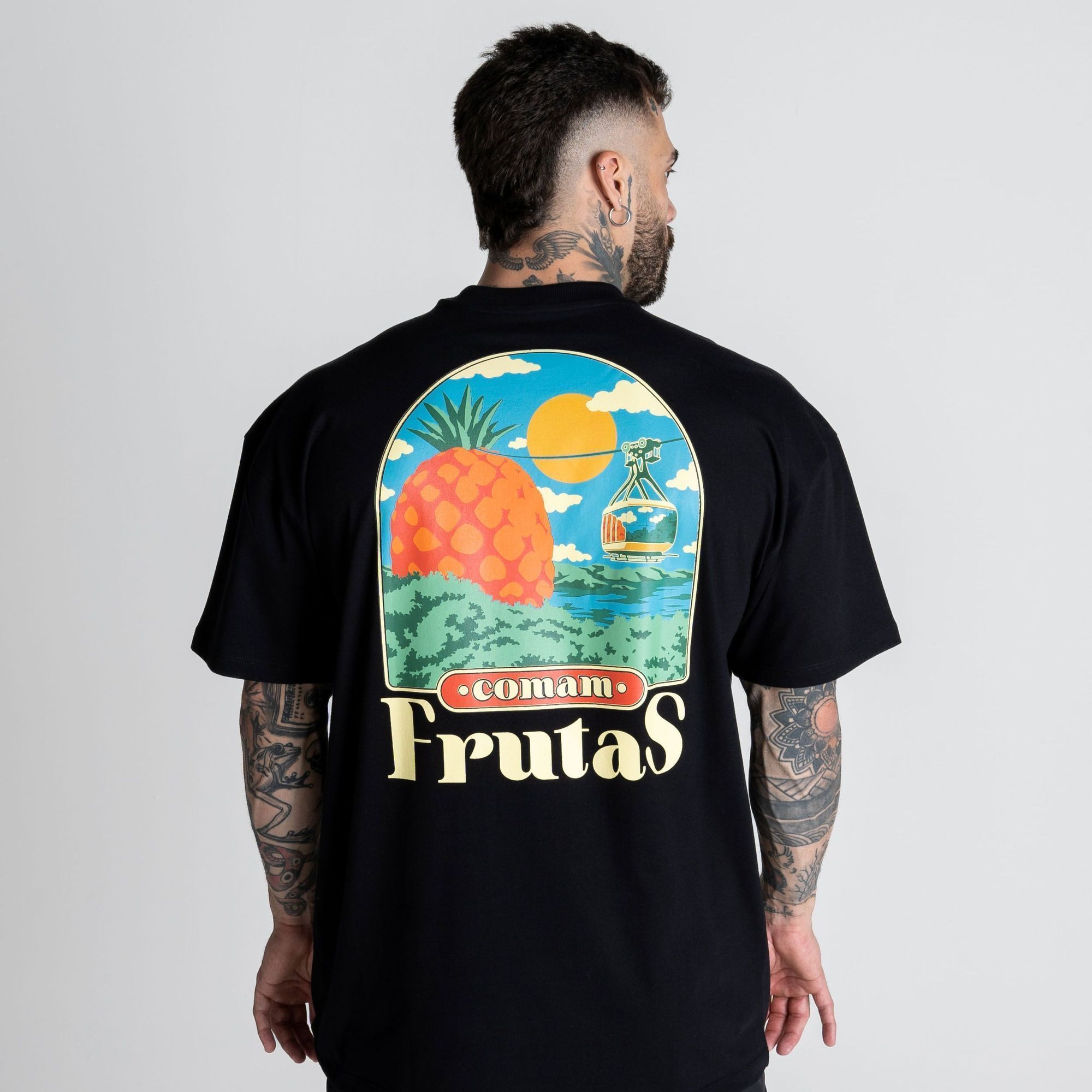 Camiseta Oversized Comam Frutas Pineapple Bread Preto