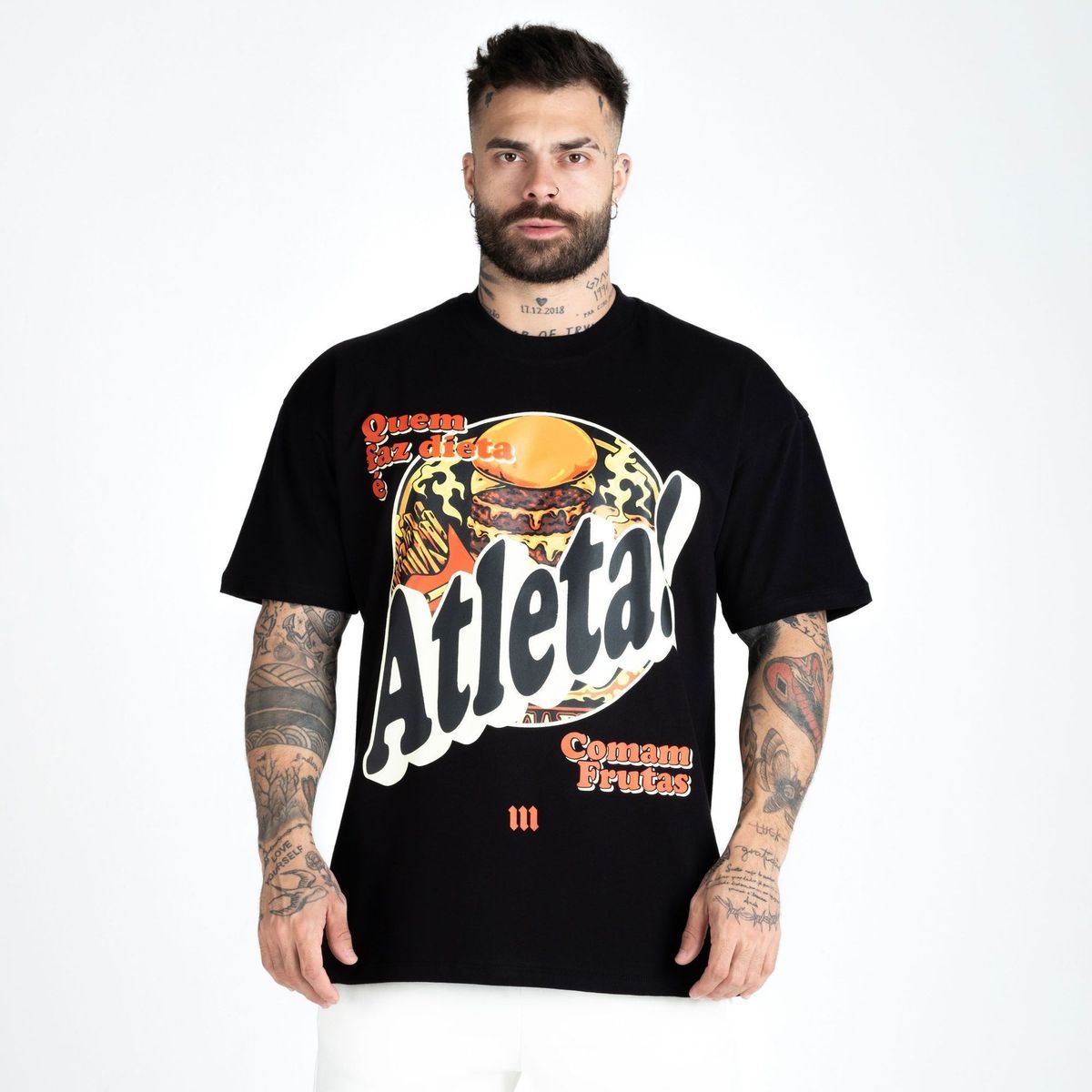 Camiseta Oversized Comam Frutas Quem Faz Dieta Preto