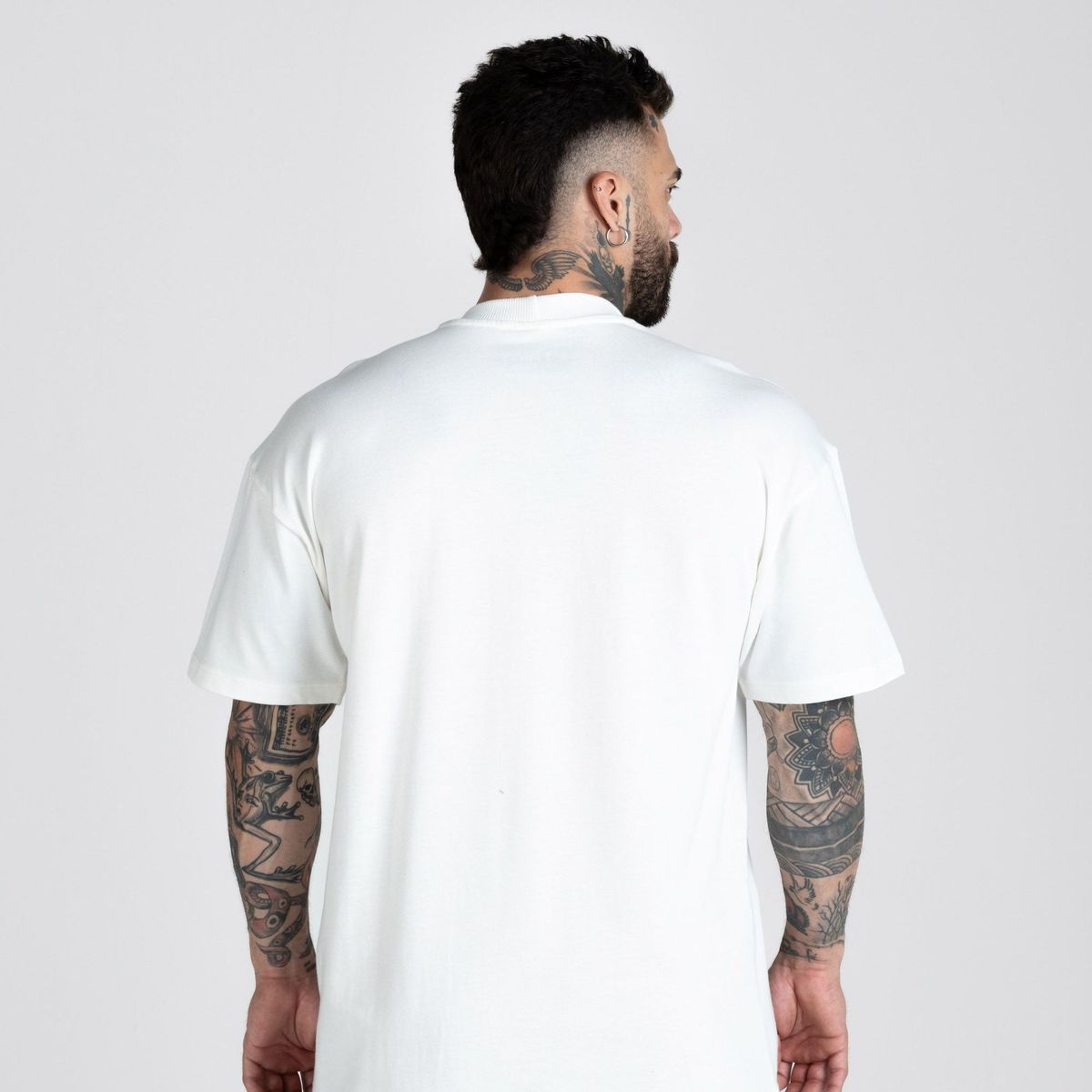 Camiseta Oversized Comam Frutas Quem Faz Dieta Off White