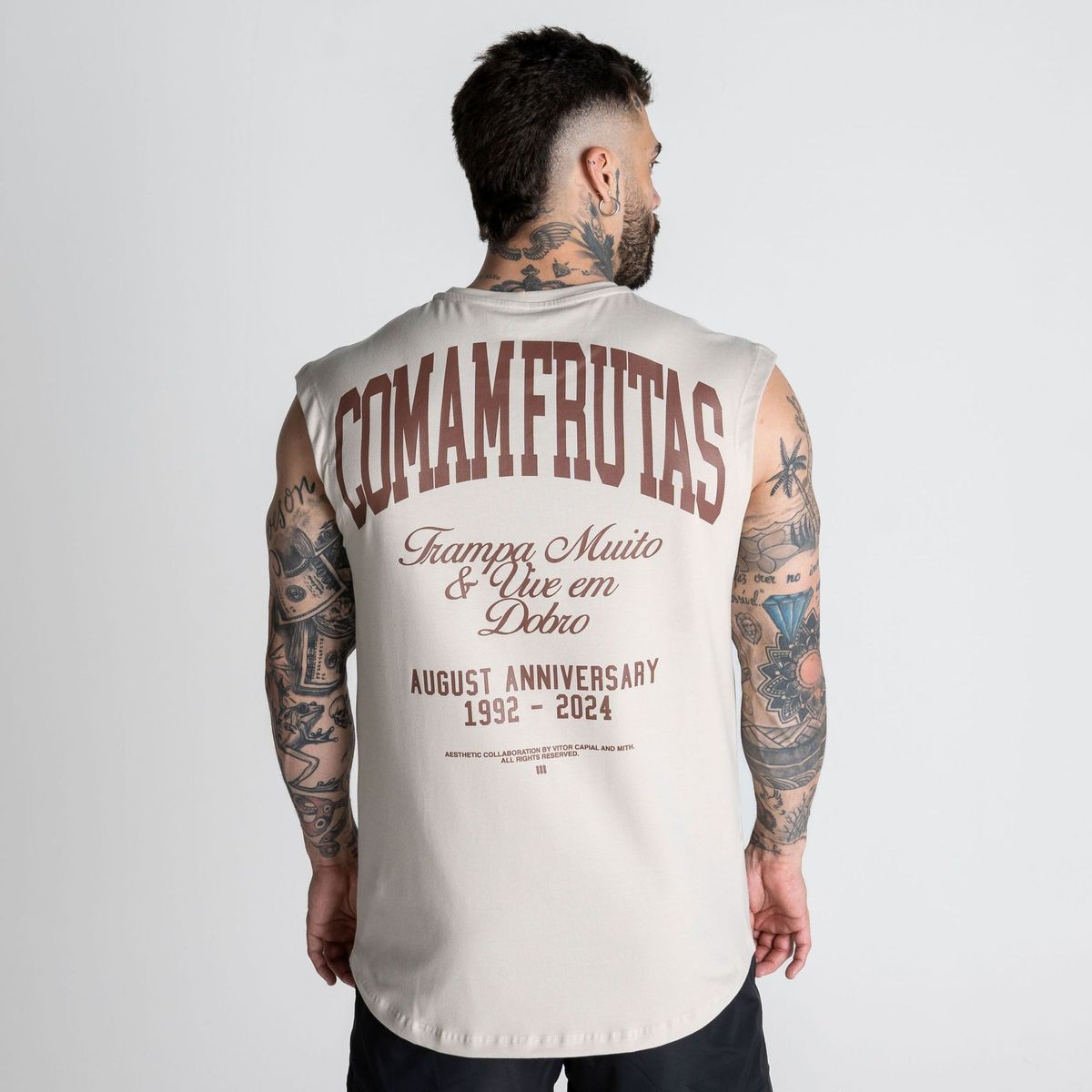 Regata Drop Shoulder Slevelles Comam Frutas Trampa Muito Bege