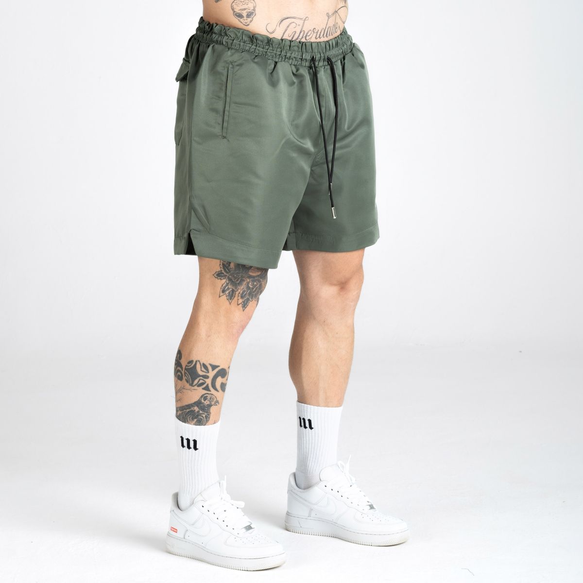Shorts De Tactel Forrado Comam Frutas Logo Verde
