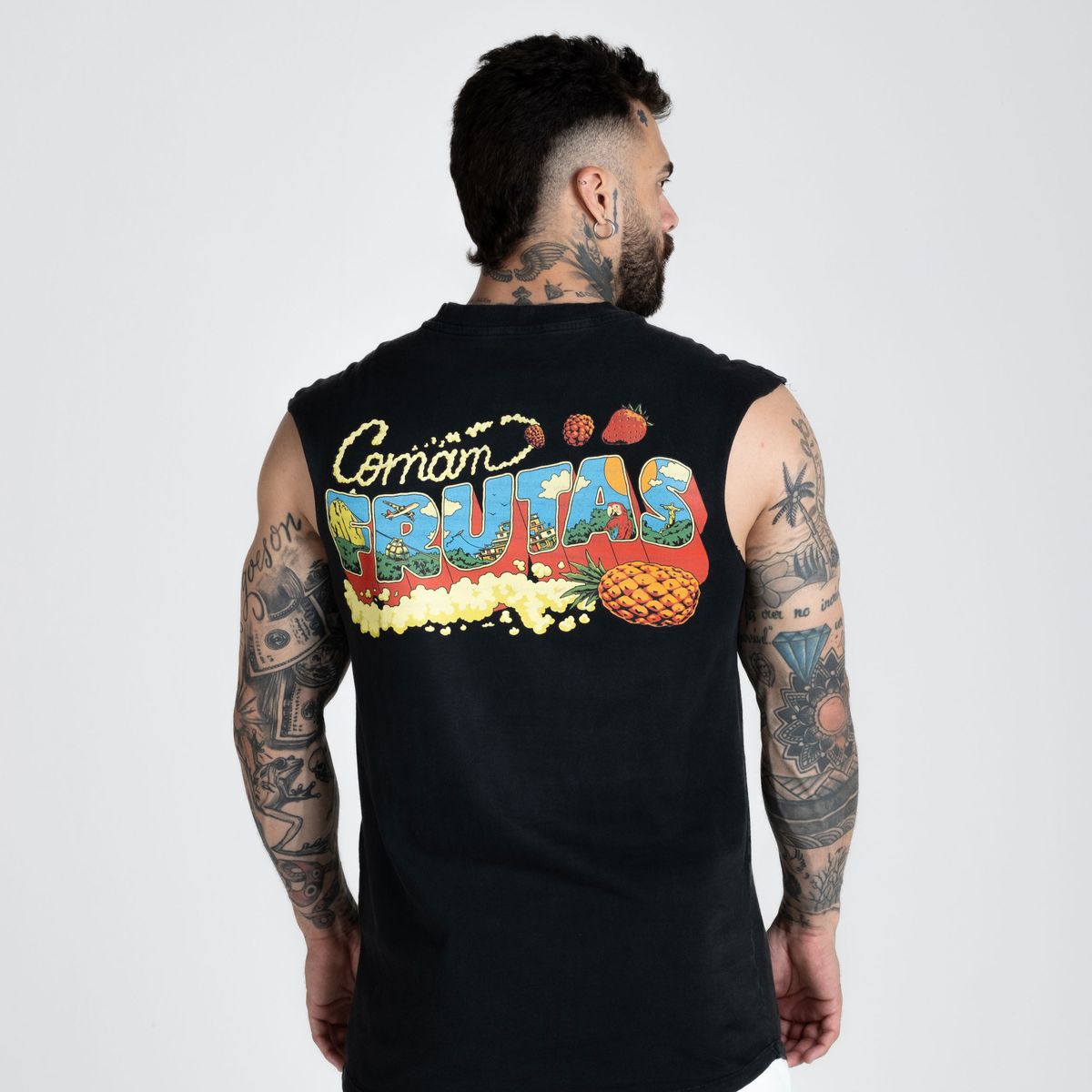 Regata Drop Shoulder Slevelles Estonada Comam Frutas Postcard Preto