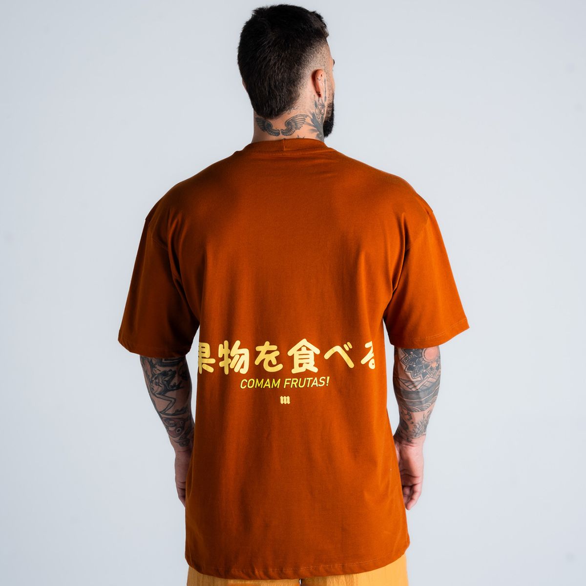 Camiseta Oversized Comam Frutas Kanji Marrom