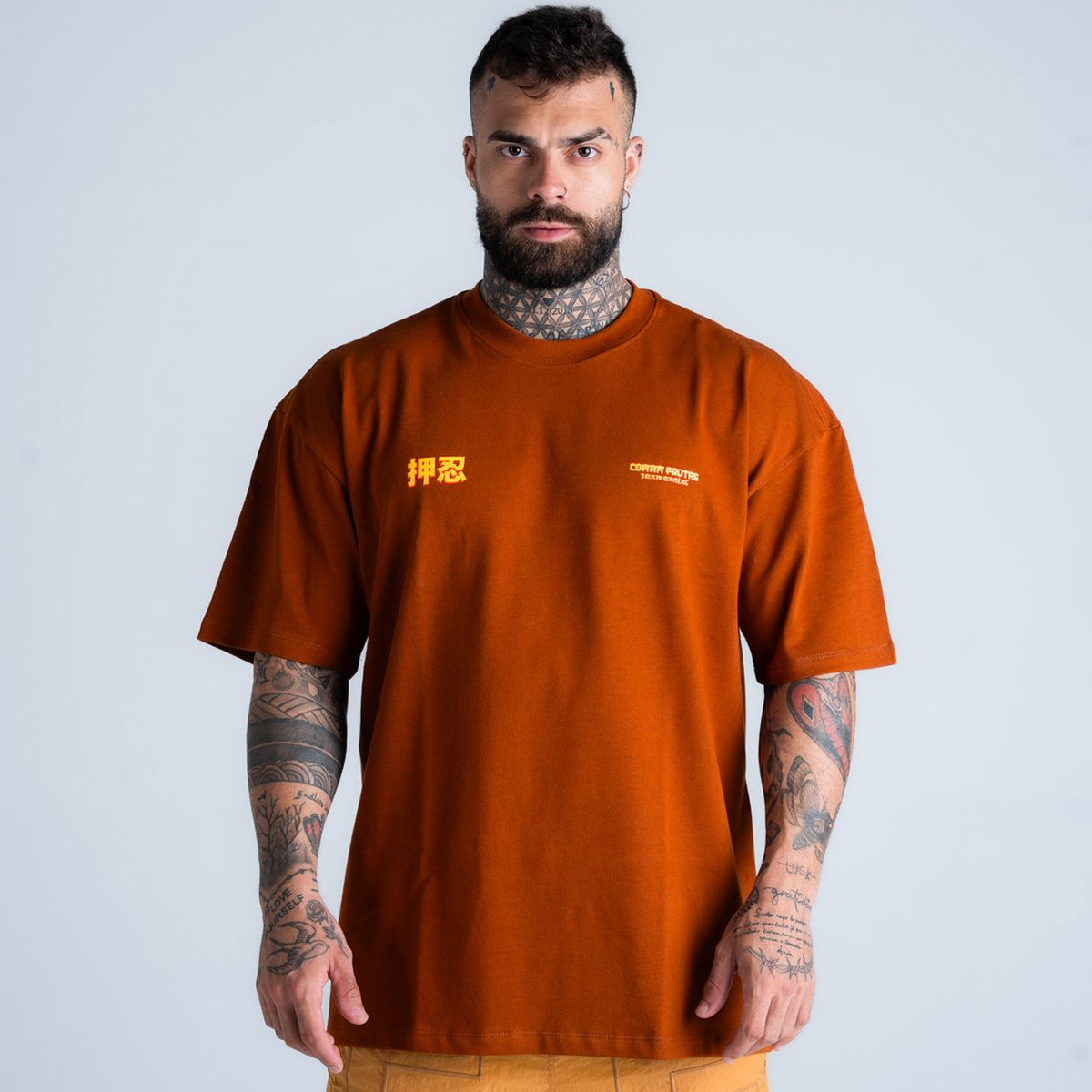 Camiseta Oversized Comam Frutas Hanya Marrom