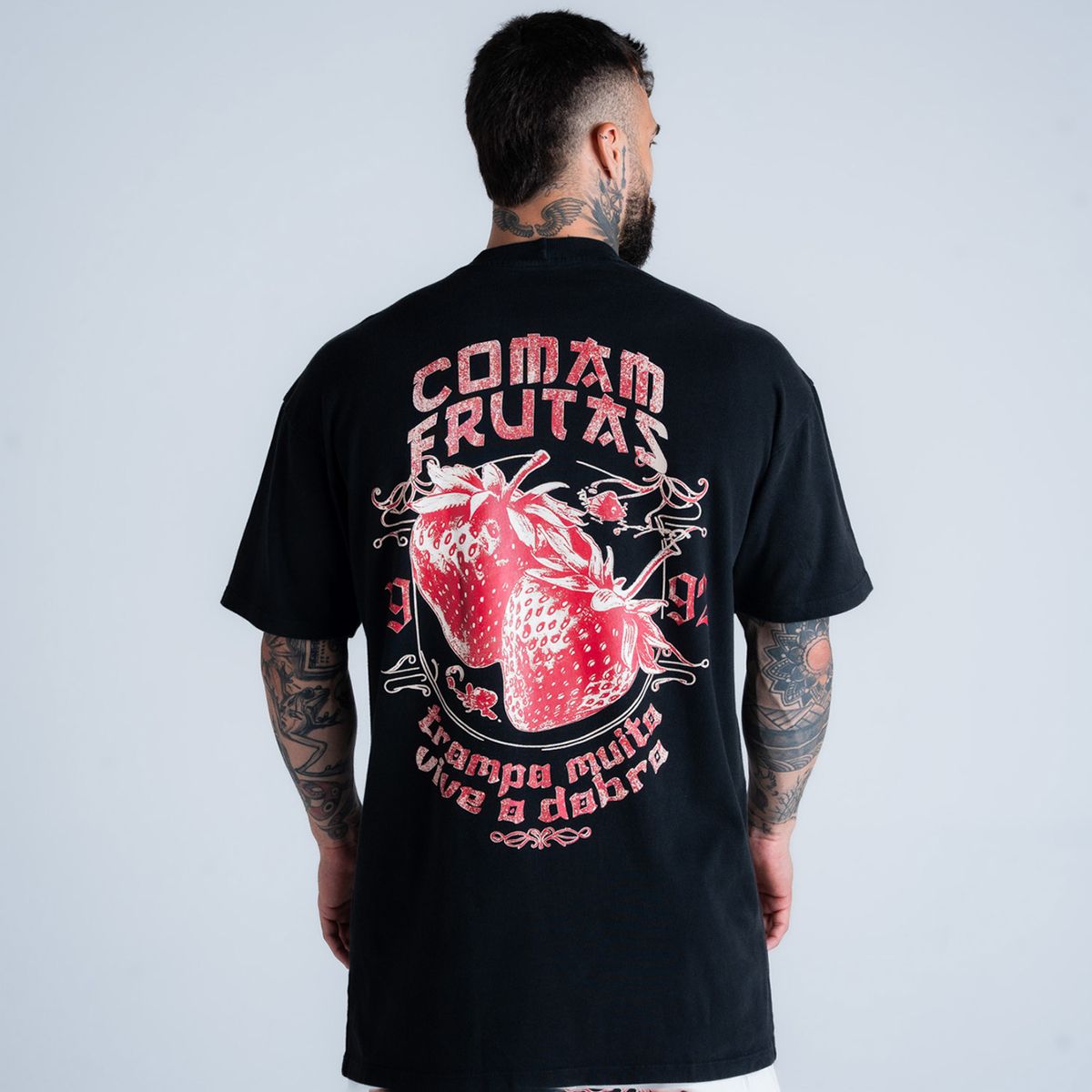 Camiseta Oversized Comam Estonada Frutas Strawberry Preto