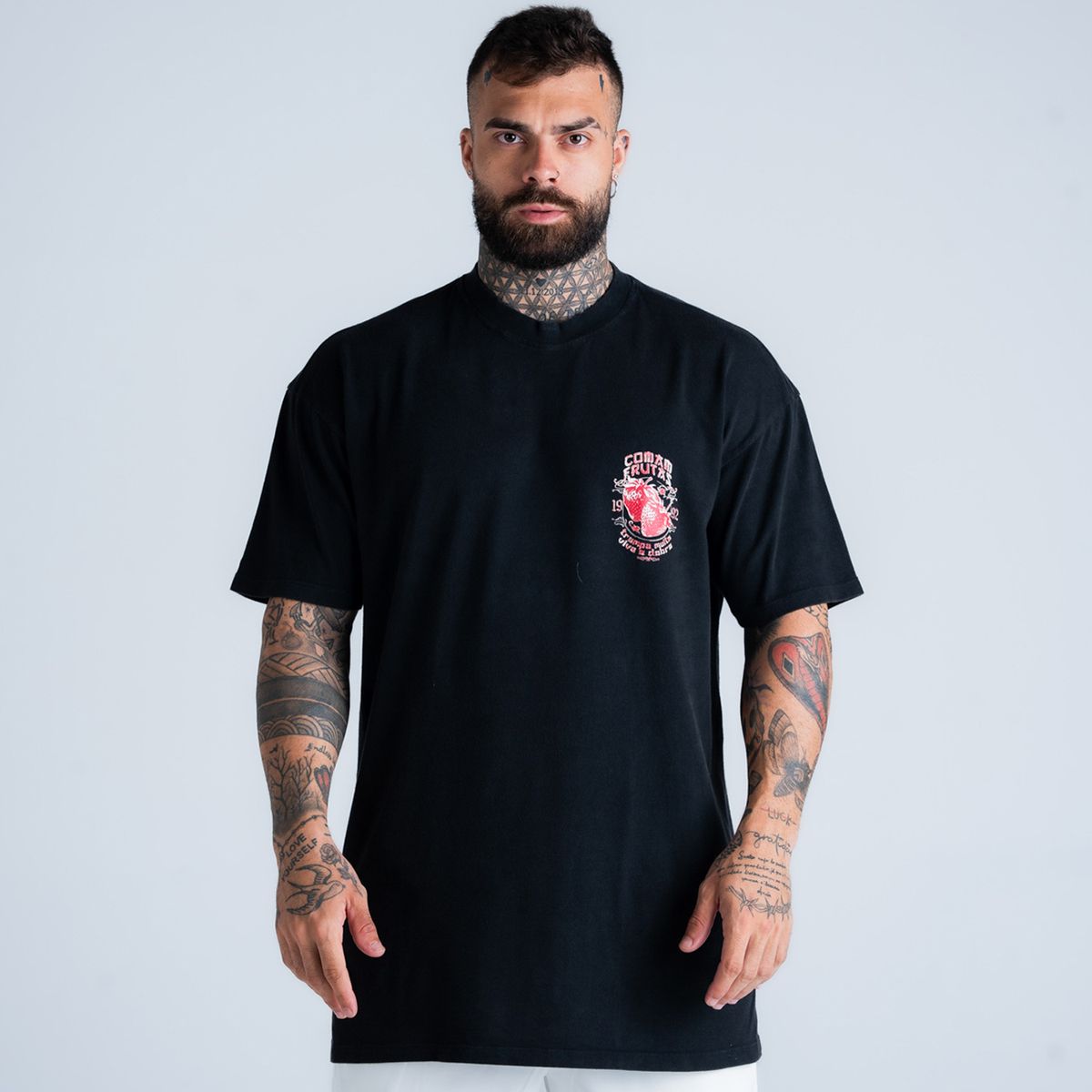 Camiseta Oversized Comam Estonada Frutas Strawberry Preto
