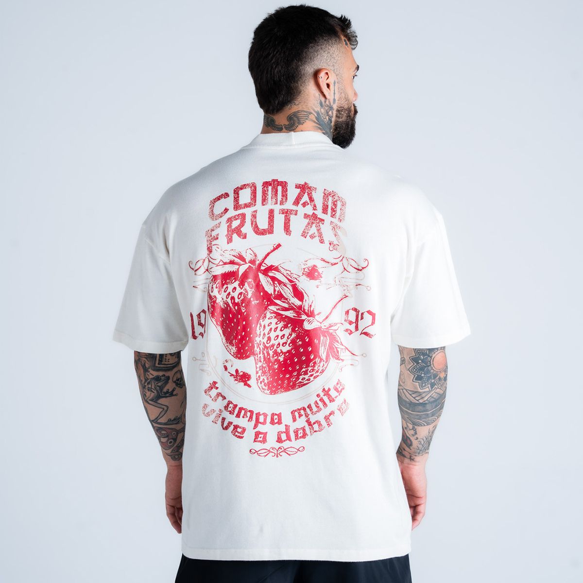 Camiseta Oversized Comam Estonada Frutas Strawberry Off White