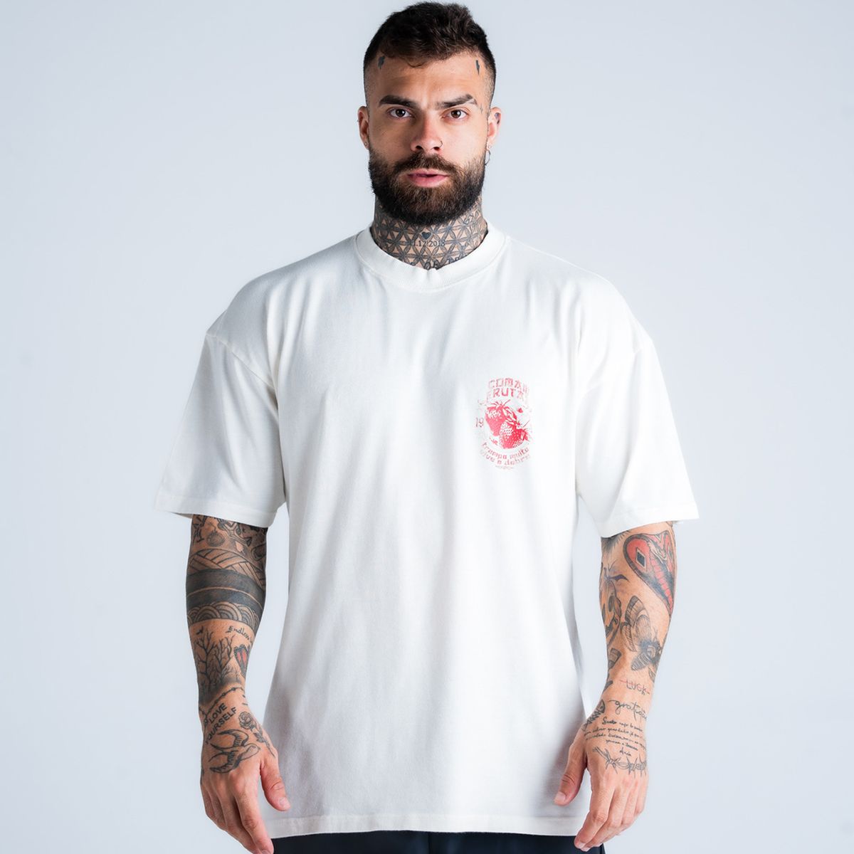 Camiseta Oversized Comam Estonada Frutas Strawberry Off White