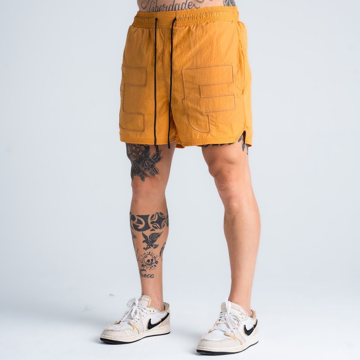 Shorts de Tactel Comam Frutas Kanji Bege
