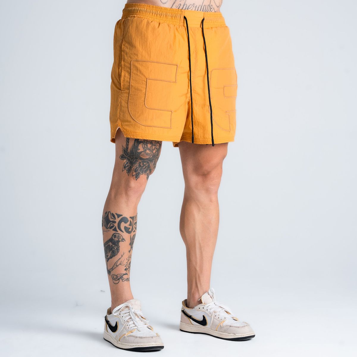 Shorts de Tactel Comam Frutas Kanji Bege