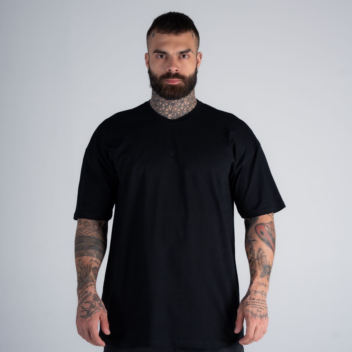 Camiseta Oversized Mith Nation Doodle Preto