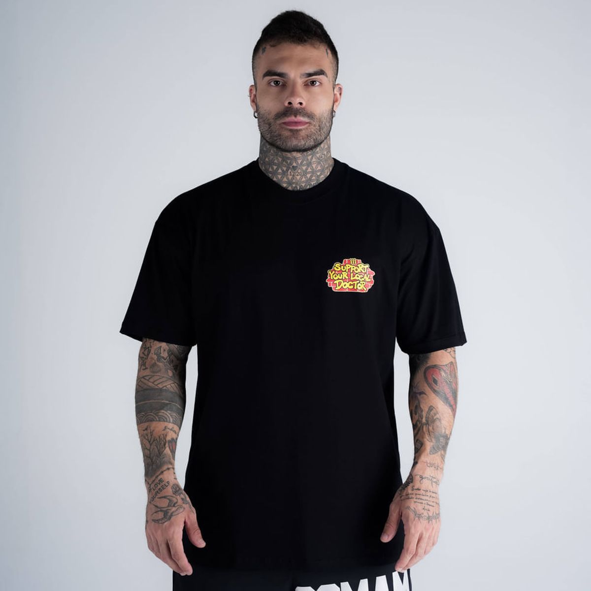 Camiseta Oversized Comam Frutas Support Your Local Preto