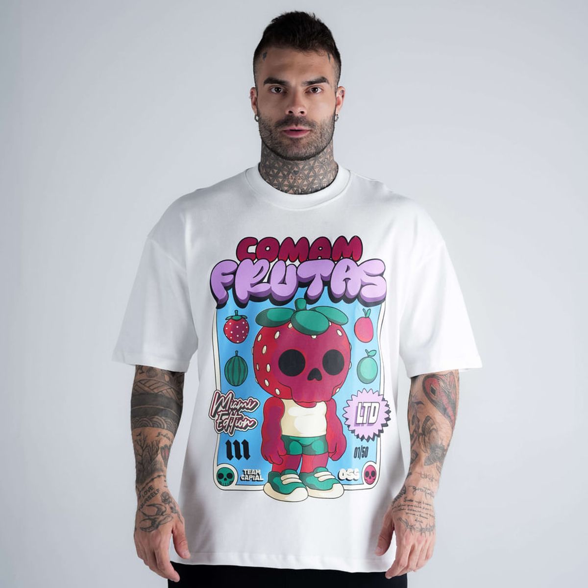 Camiseta Oversized Comam Frutas Neon Toyart Off White