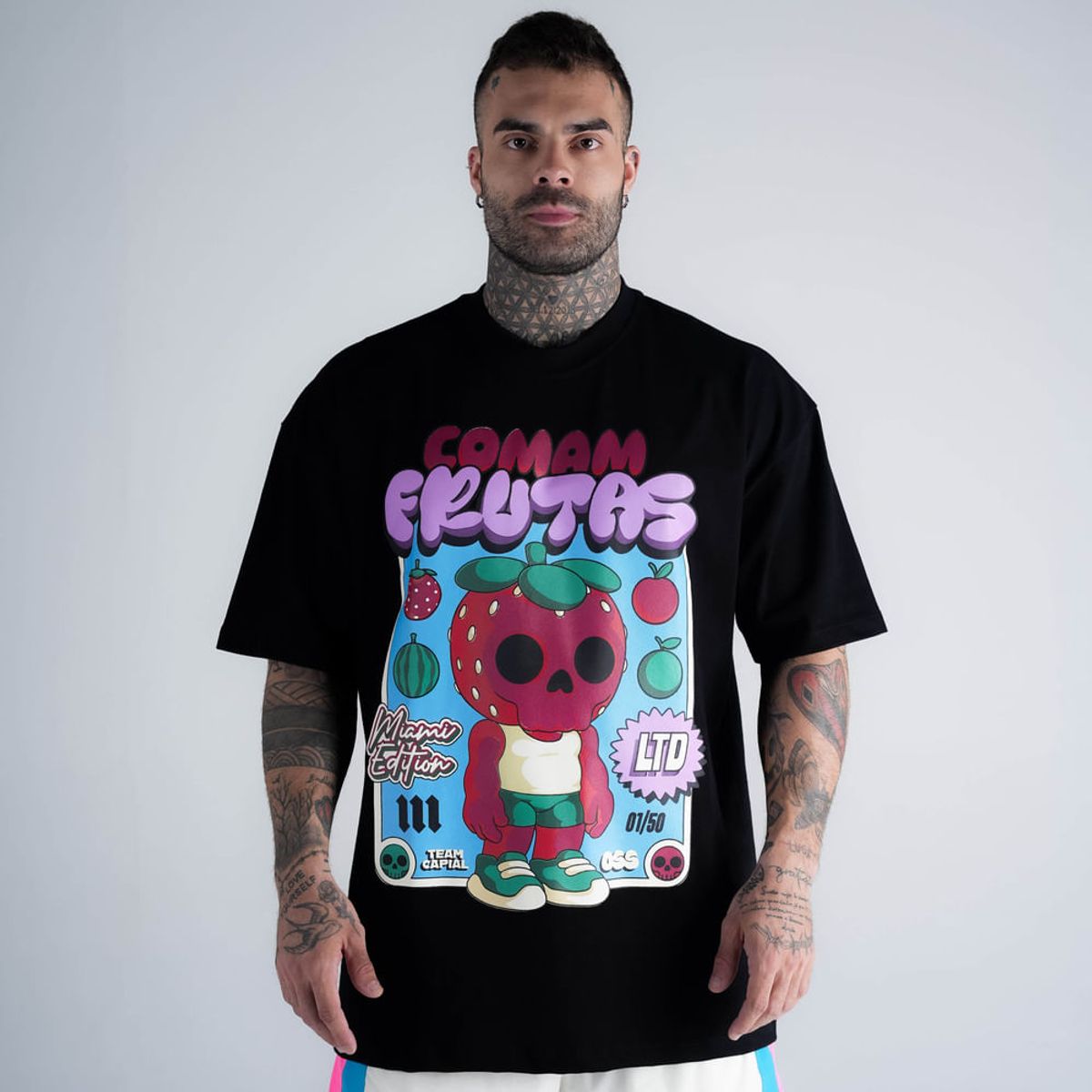 Camiseta Oversized Comam Frutas Neon Toyart Preto