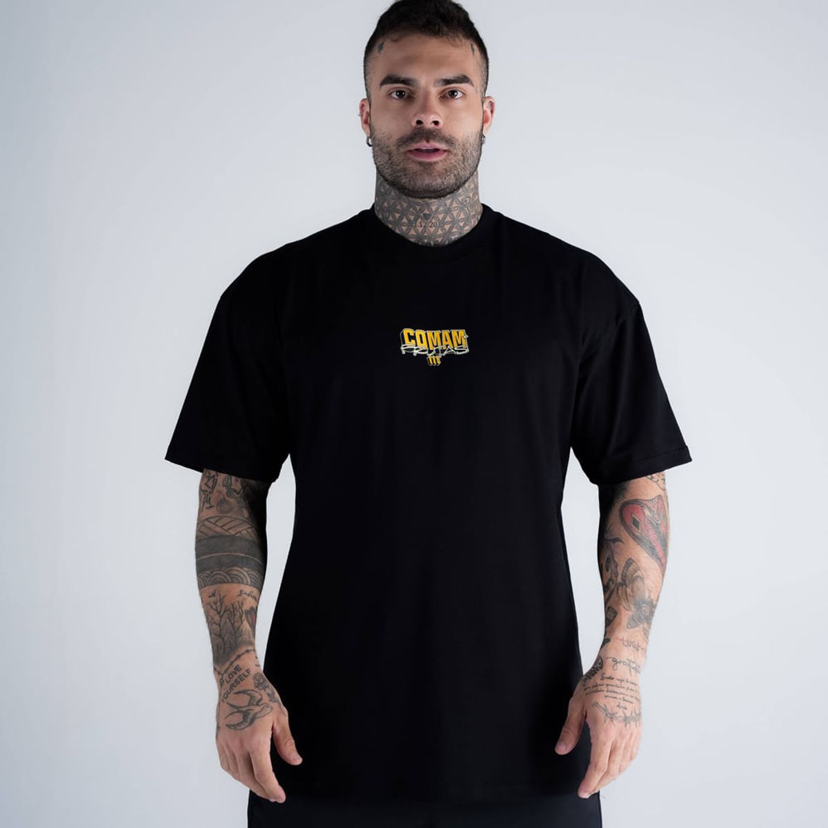 Camiseta Oversized Comam Frutas Richie Preto