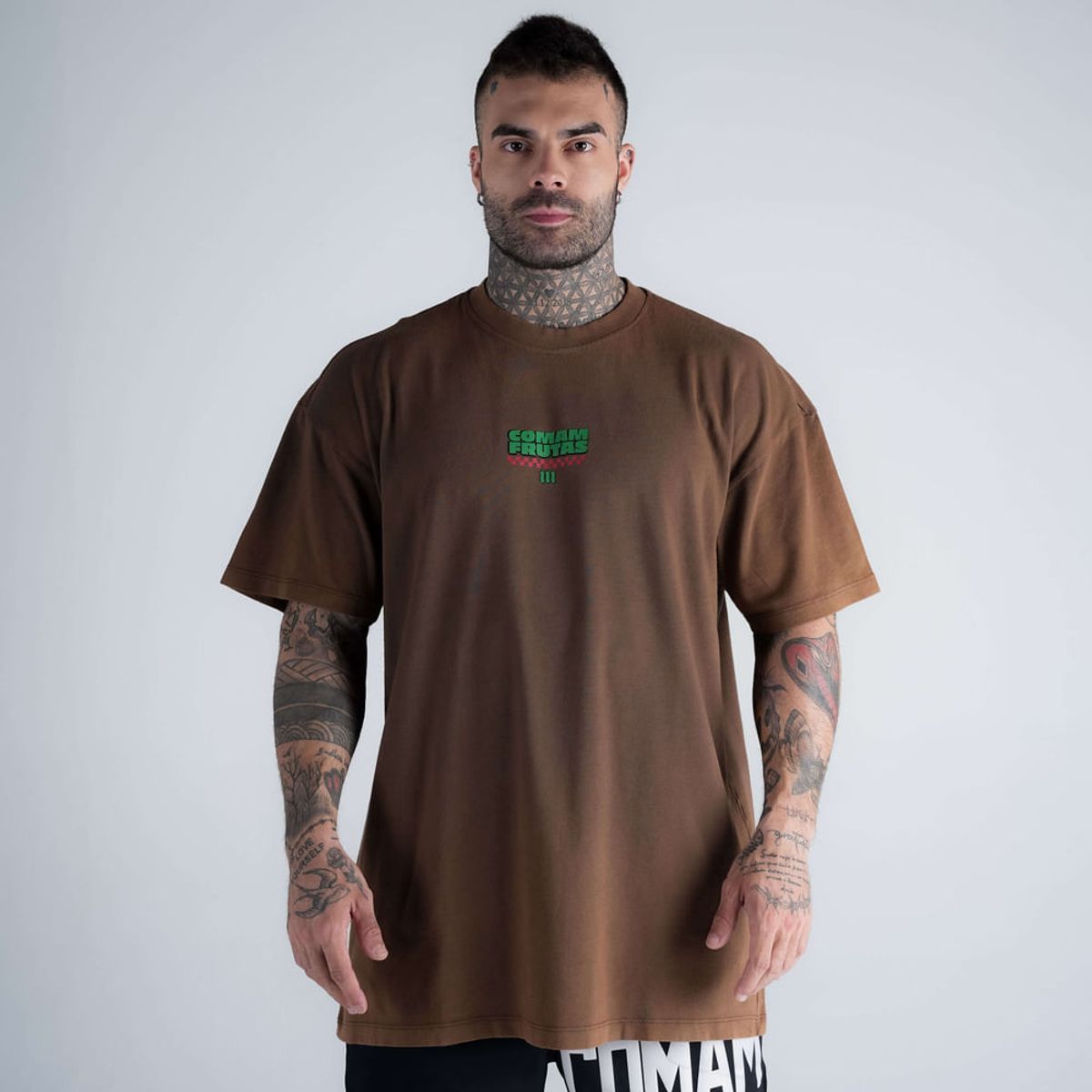 Camiseta Oversized Estonada Comam Frutas Burger Marrom