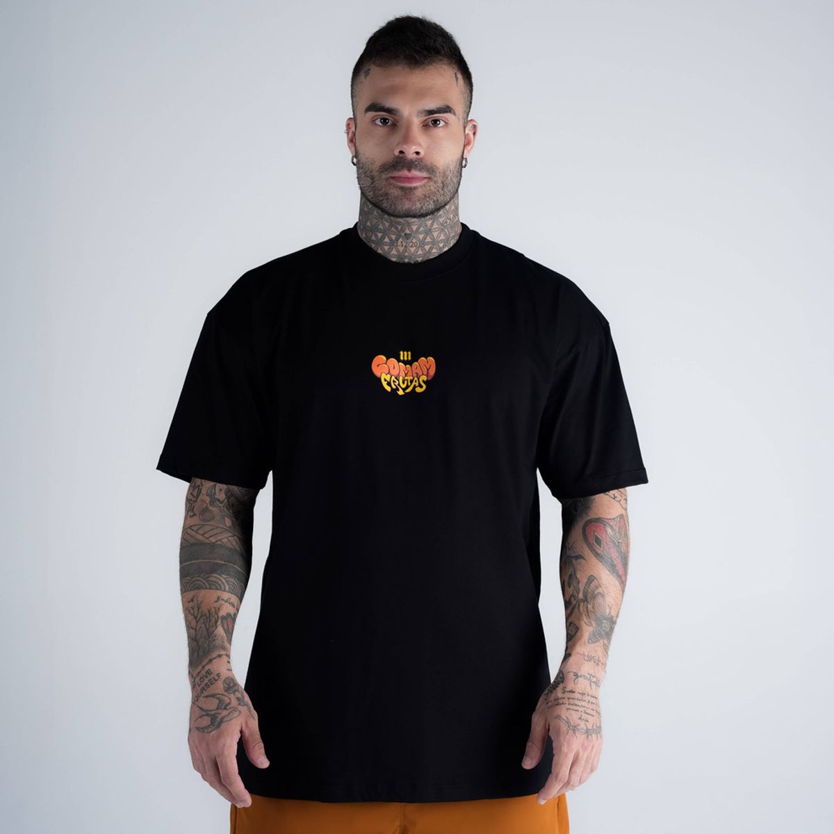 Camiseta Oversized Comam Frutas Angry Fruits Preto
