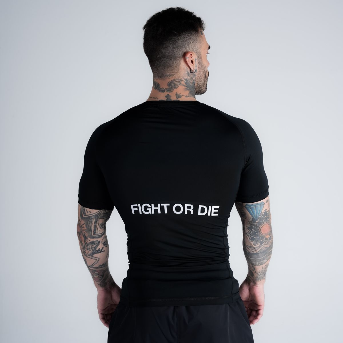 RashGuard Mith Comam Frutas Fight Or Die Preto