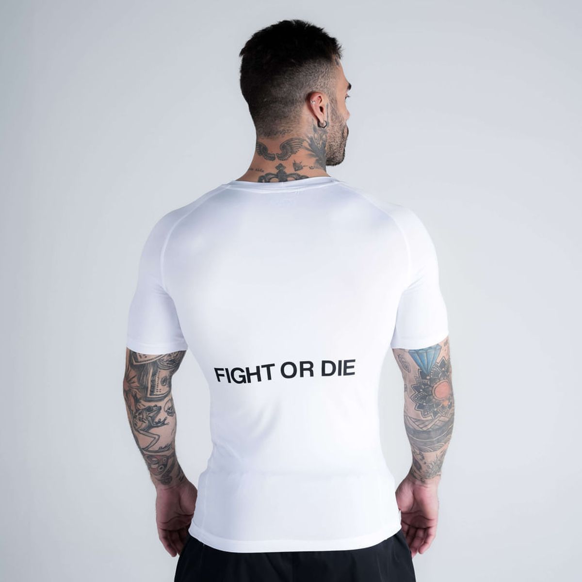 RashGuard Mith Comam Frutas Fight Or Die Branco