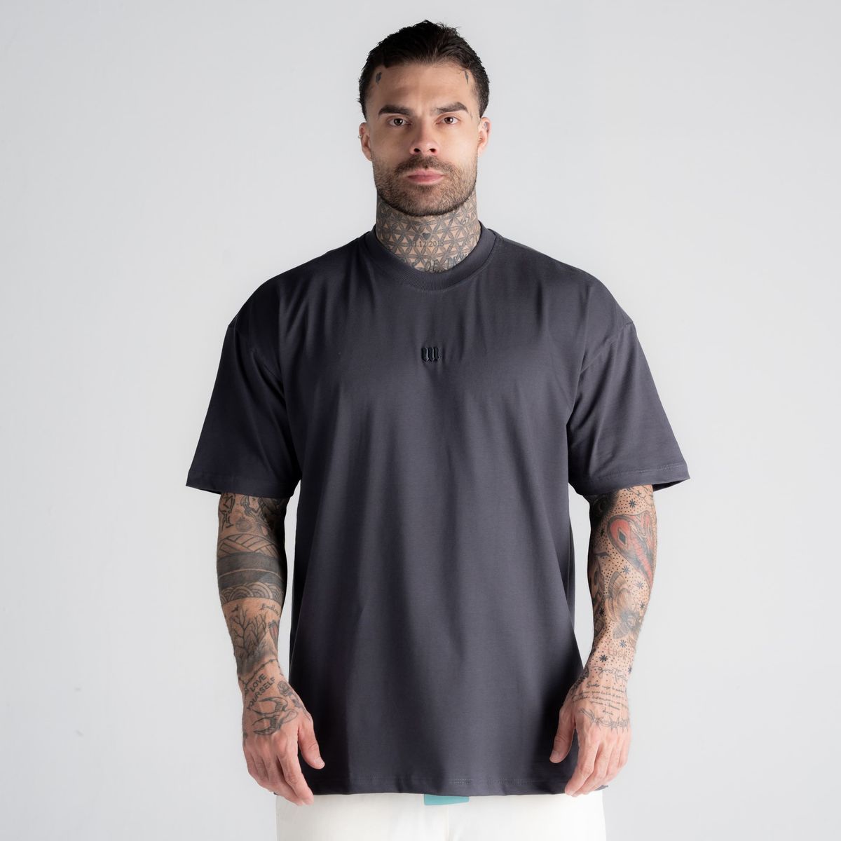 Camiseta Oversized Mith Nation Adornment Chumbo