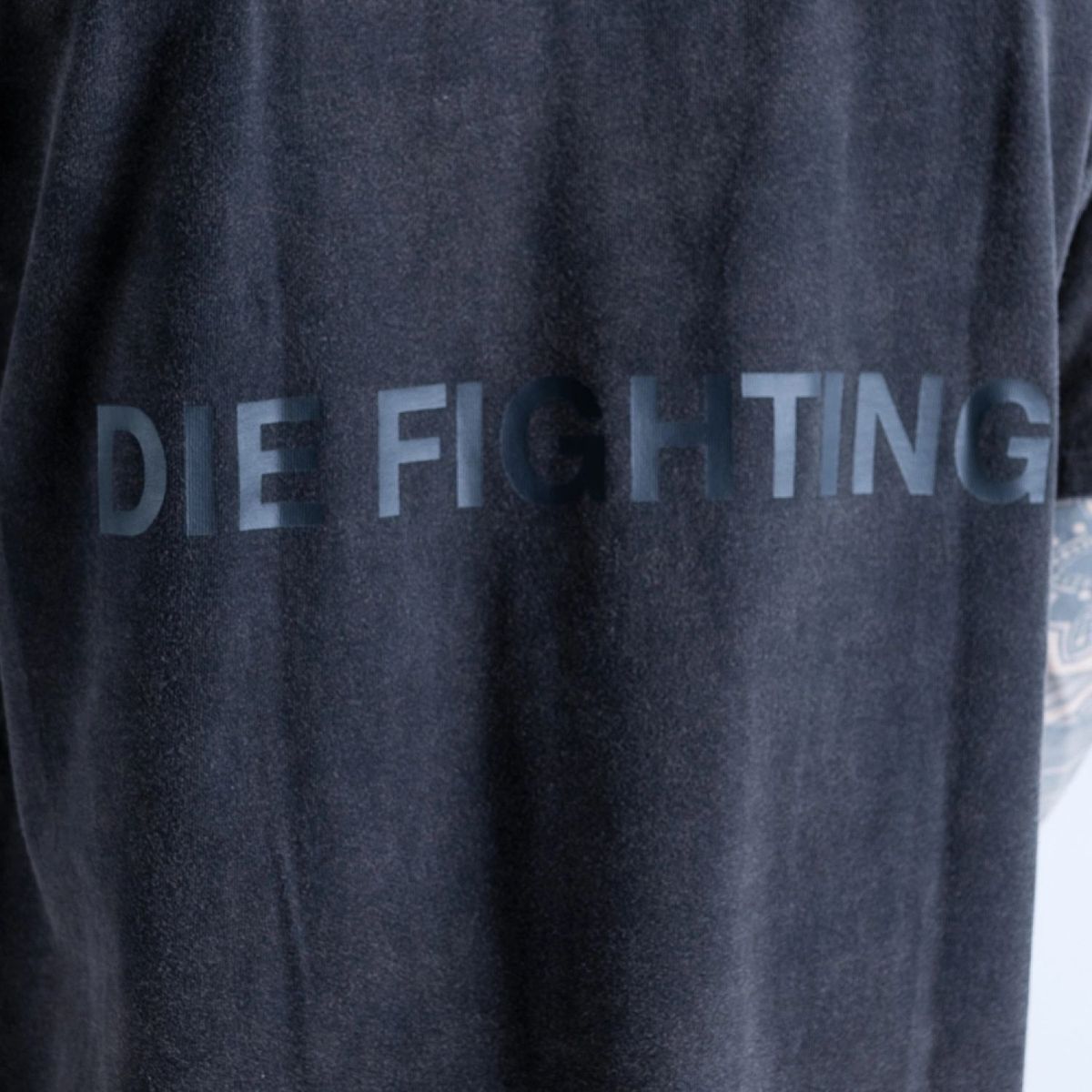 Camiseta Oversized Estonado Mith Athl Die Fighting Preto