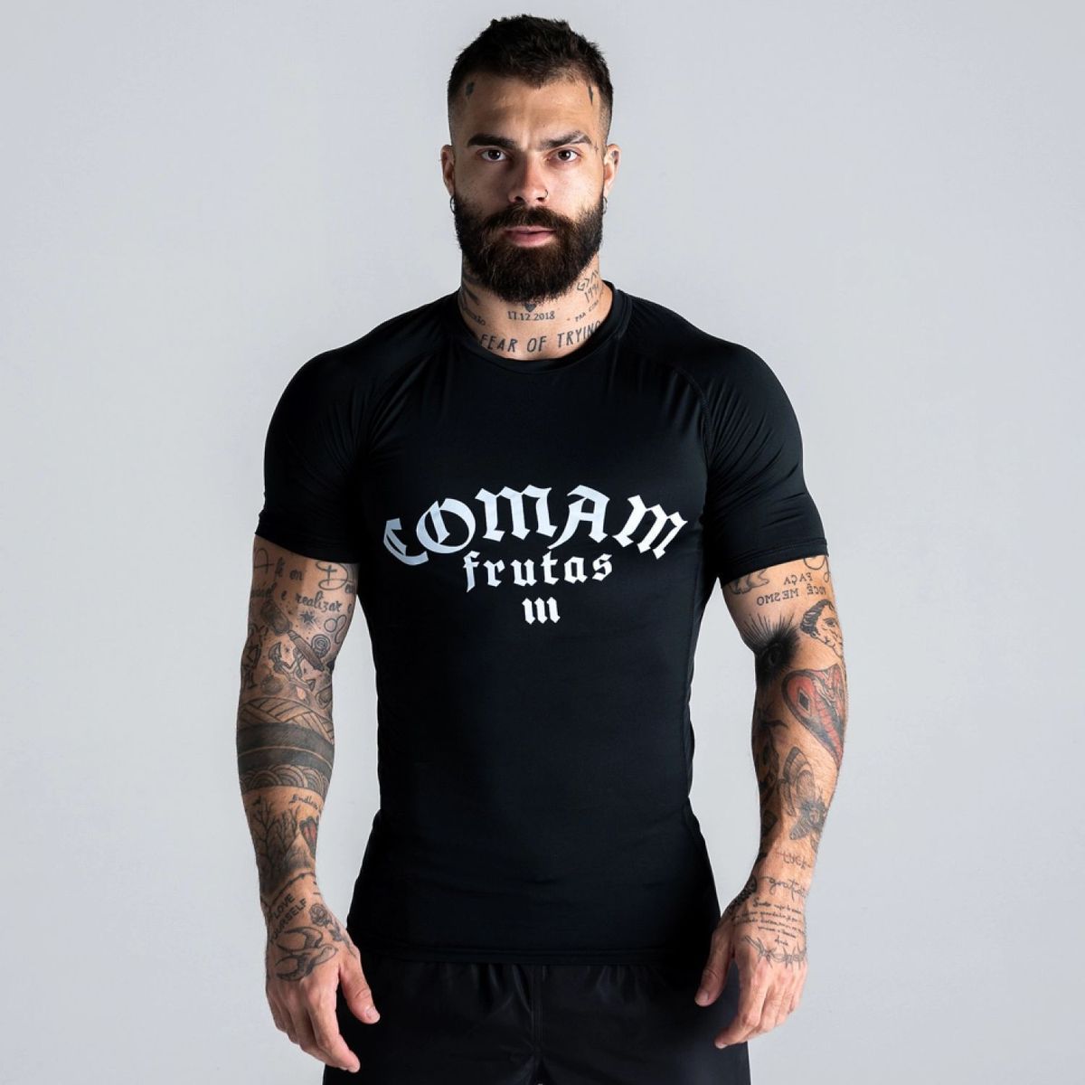 Camiseta Rash Guard Comam Frutas Preto