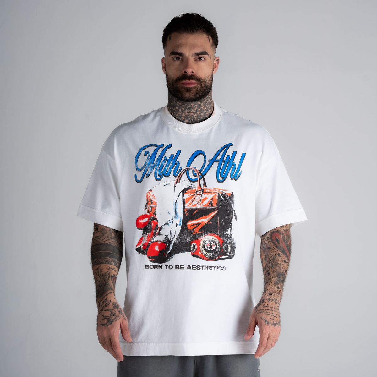 Camiseta Oversized Born To Be Aesthetics Off White